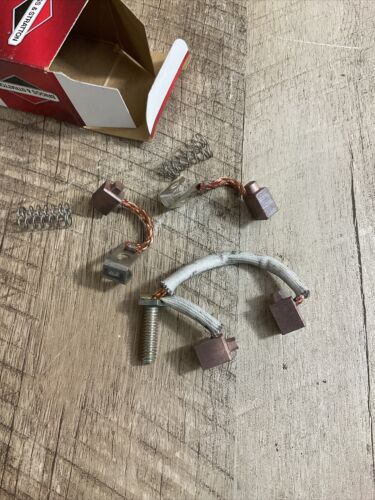 Briggs & Stratton 497608 Brush Set Kit New NOS OEM Genuine (6922746167479)